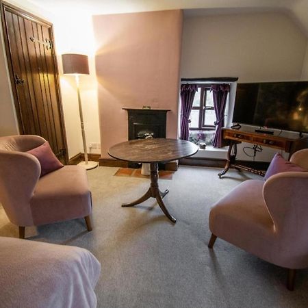 Royal George Hotel Great Easton  Екстериор снимка