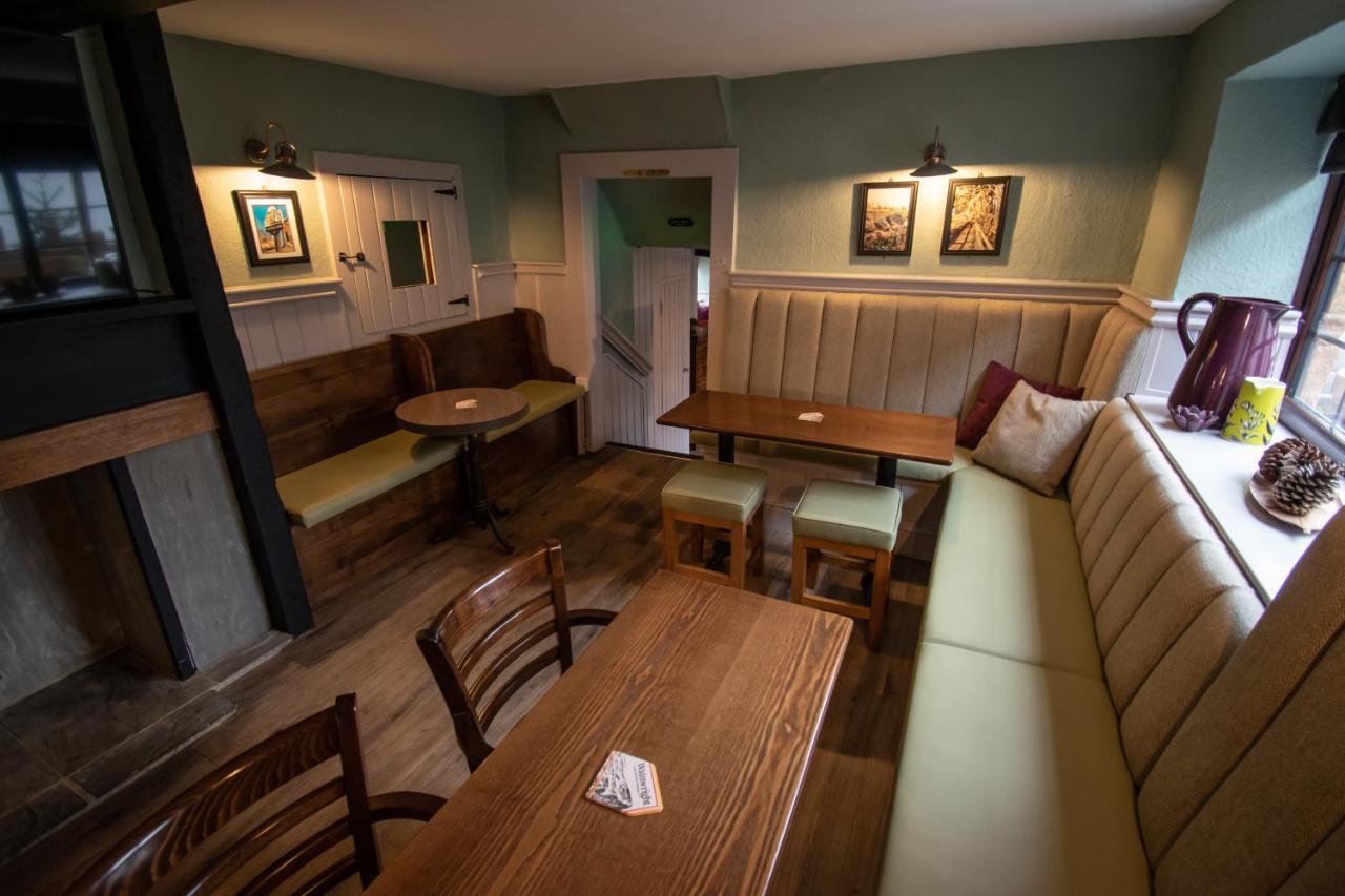 Royal George Hotel Great Easton  Екстериор снимка