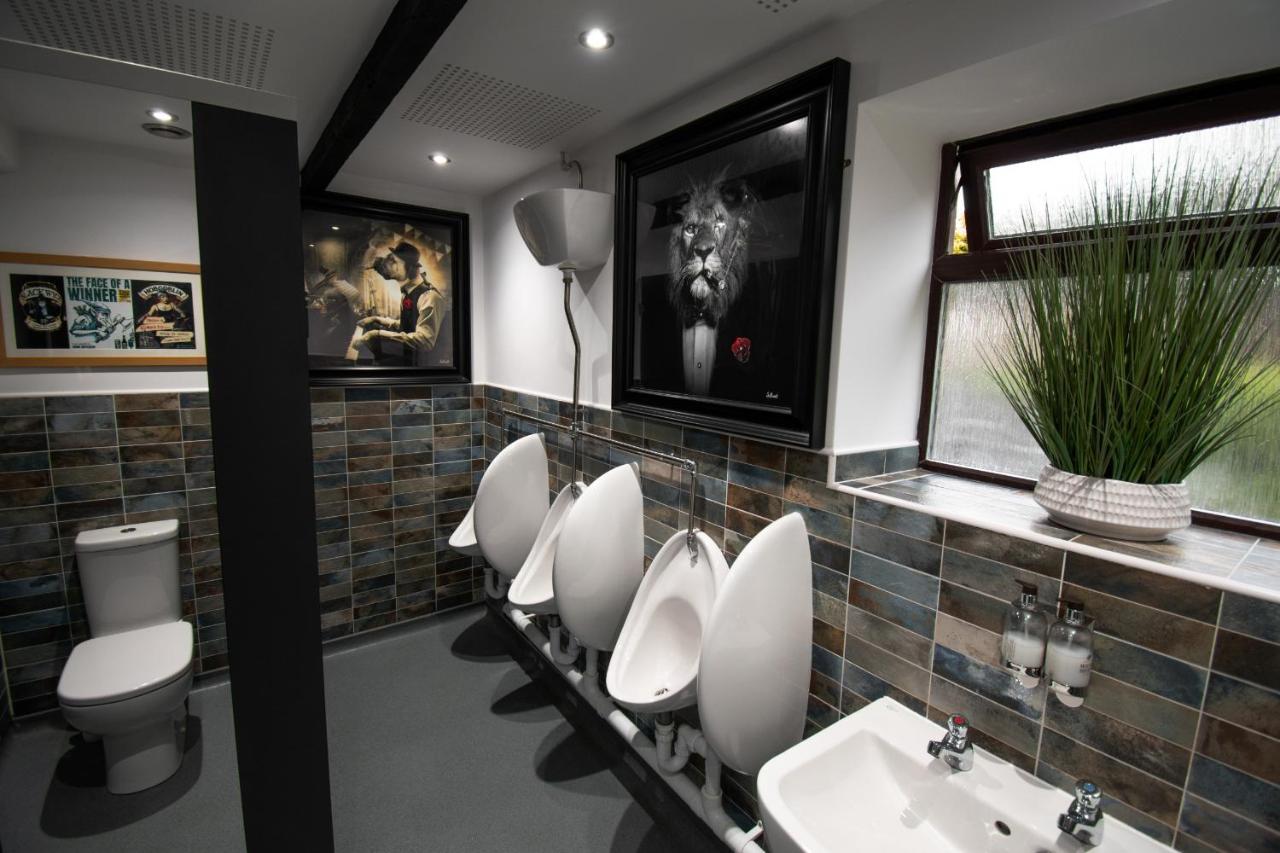 Royal George Hotel Great Easton  Екстериор снимка