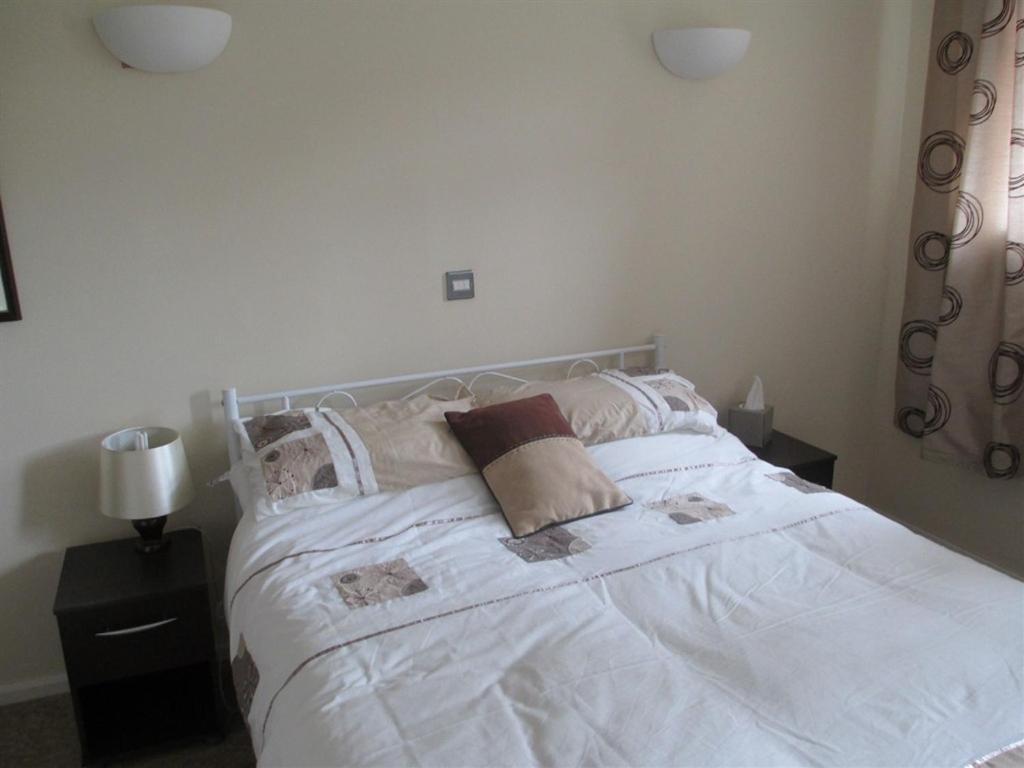 Royal George Hotel Great Easton  Стая снимка
