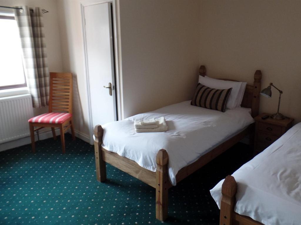 Royal George Hotel Great Easton  Стая снимка