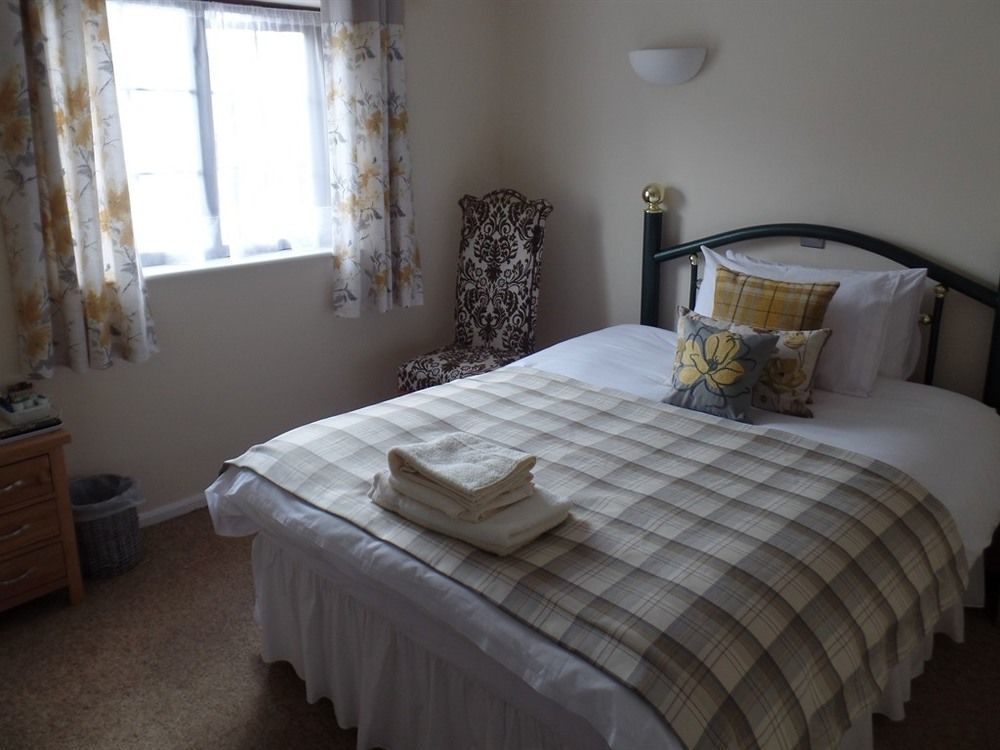 Royal George Hotel Great Easton  Екстериор снимка
