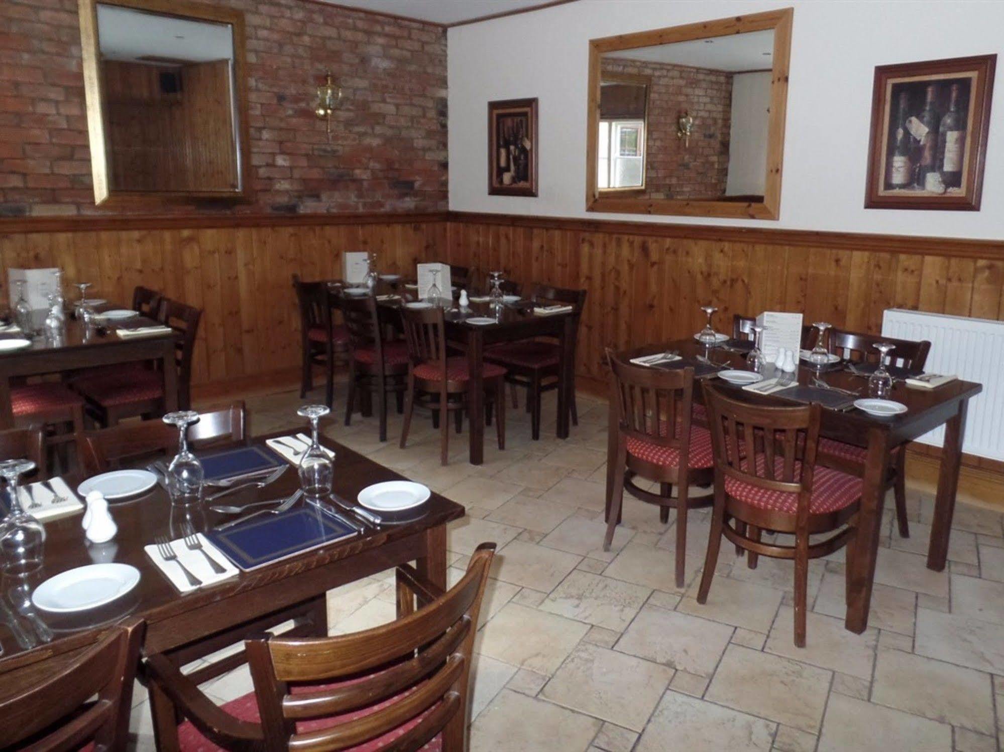 Royal George Hotel Great Easton  Екстериор снимка
