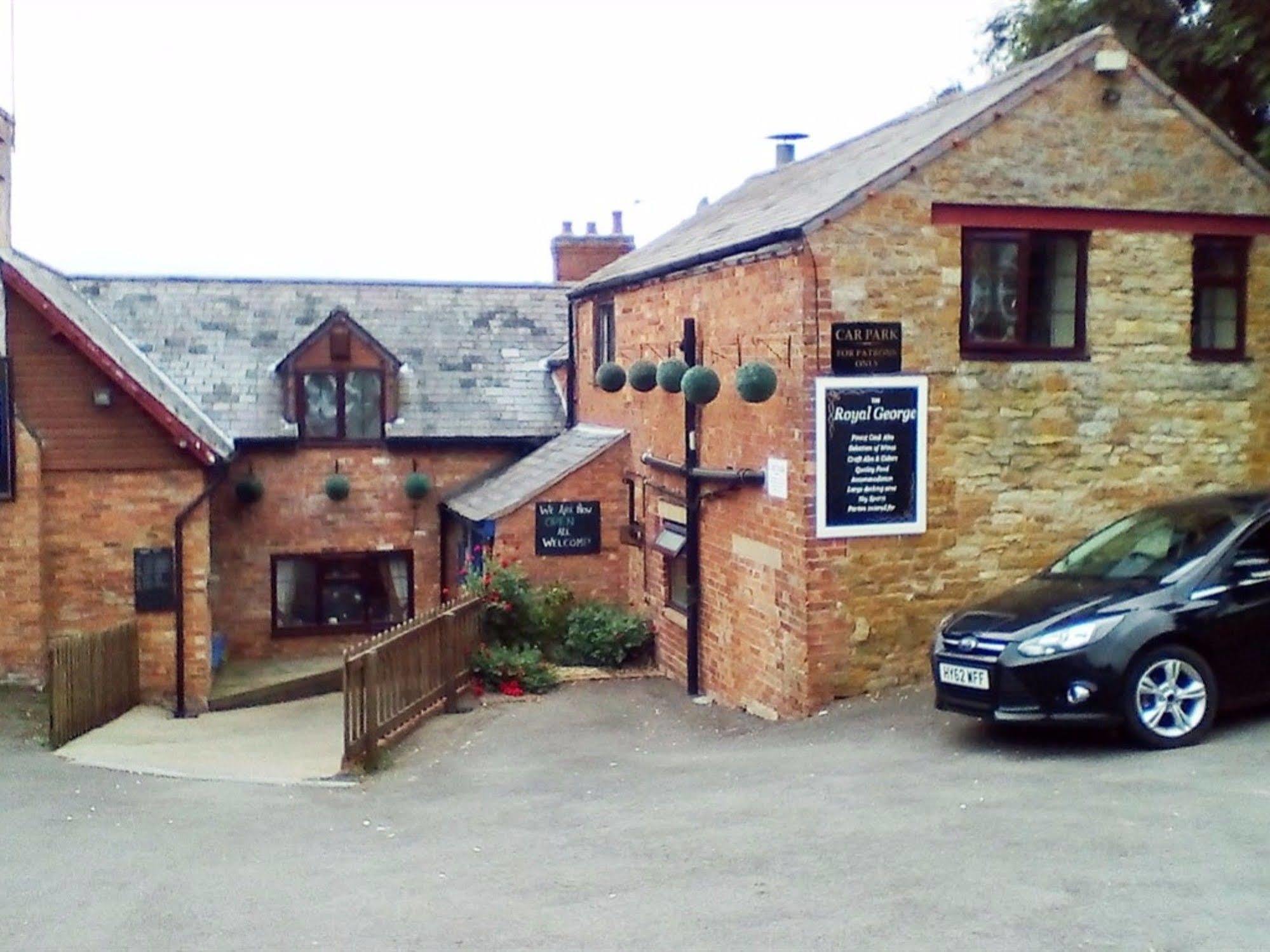 Royal George Hotel Great Easton  Екстериор снимка